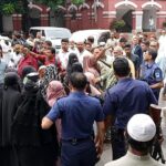 যশোরে এমপি গোলাম রসুলের বাড়িতে হামলার ঘটনায় সমঝোতা সভা, বিক্ষোভে অবরুদ্ধ পুলিশ সুপার
